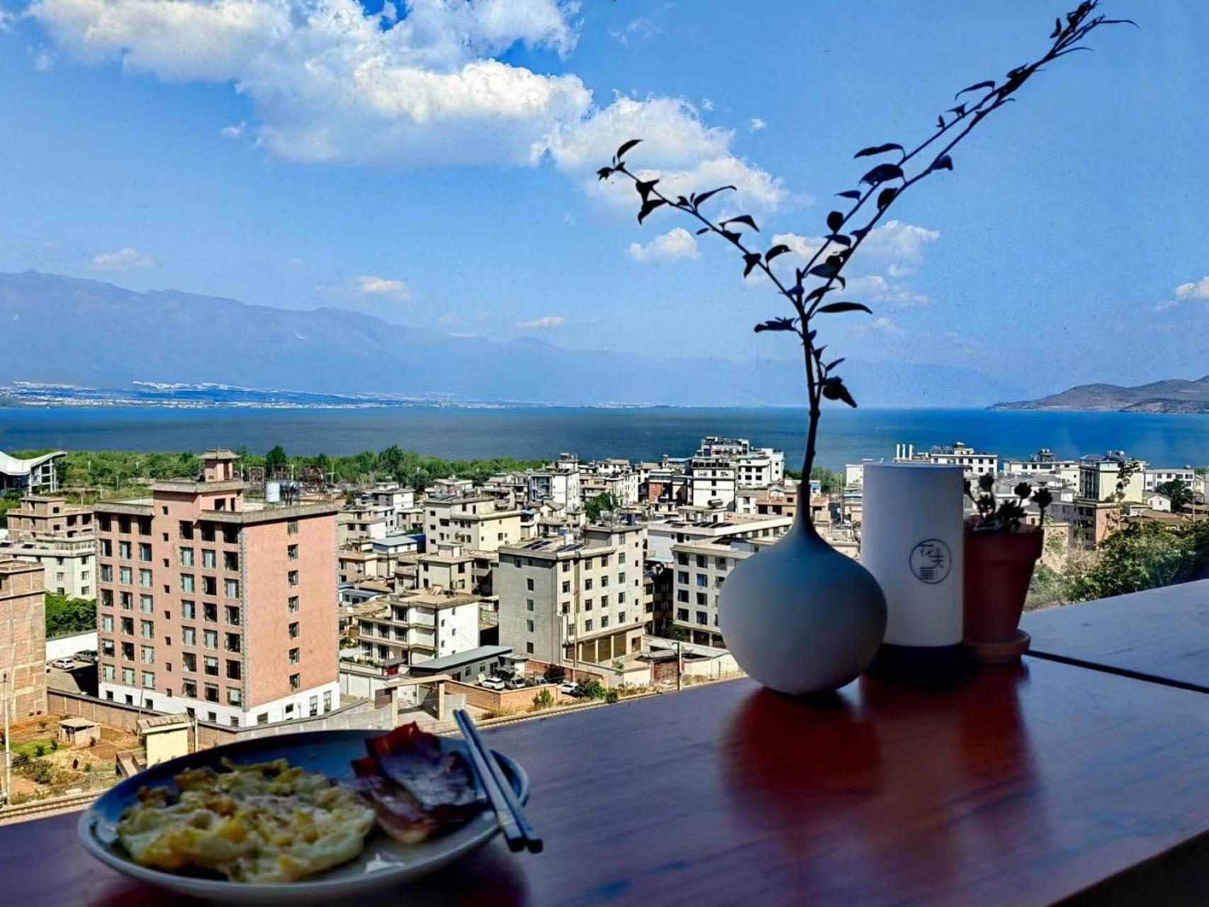 Dali Listening Sea View Villa大理听城海景别墅 Exterior photo