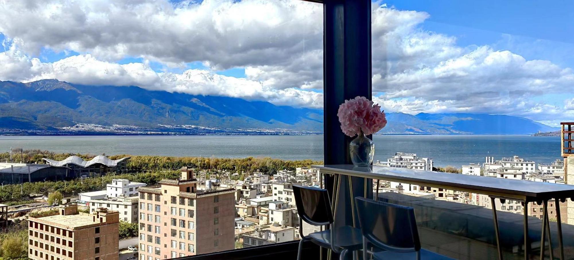 Dali Listening Sea View Villa大理听城海景别墅 Exterior photo