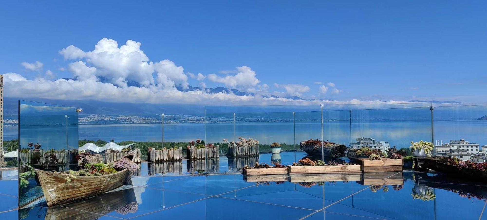 Dali Listening Sea View Villa大理听城海景别墅 Exterior photo
